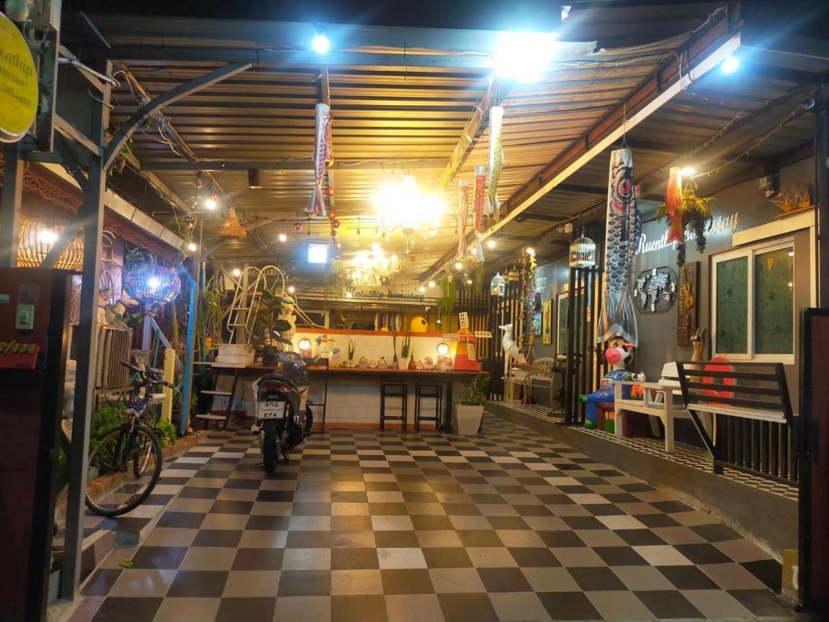Ruenthip Homestay Bangkok Kültér fotó